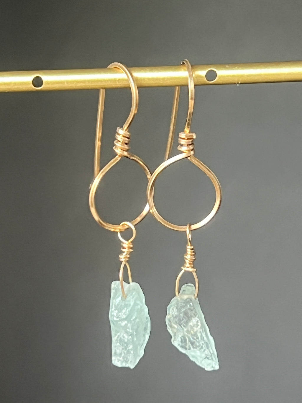 Raw Aquamarine Circle Drop Earrings in 14K Golf Fill