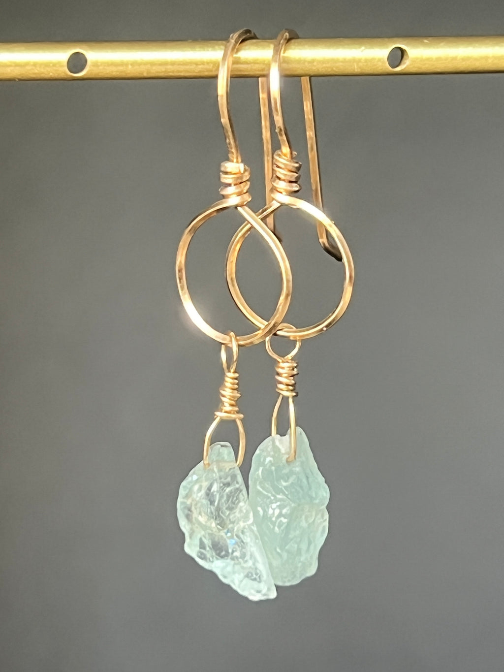Raw Aquamarine Circle Drop Earrings in 14K Golf Fill